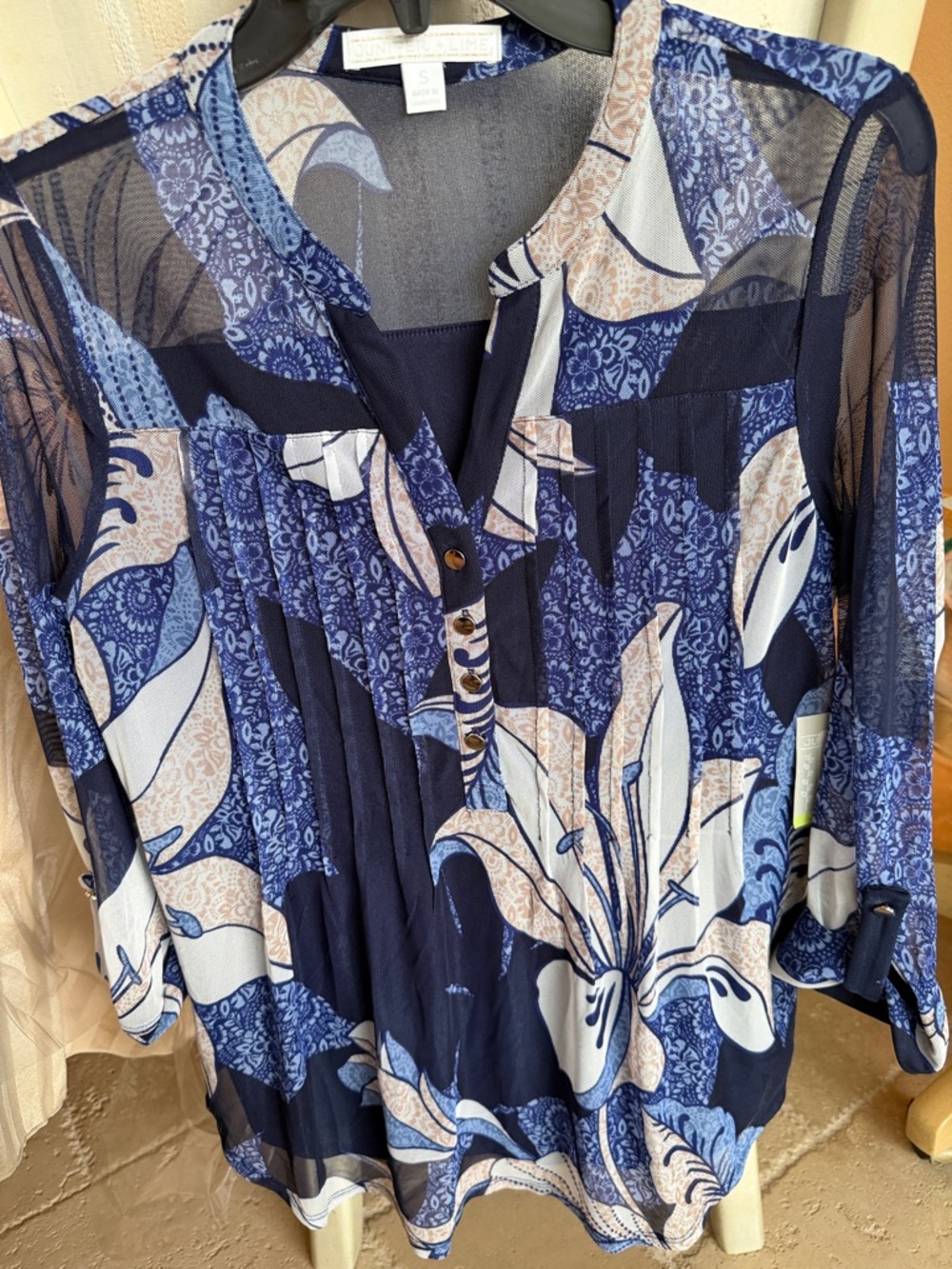 Women’s Floral Button-Front Blouse in Navy & White